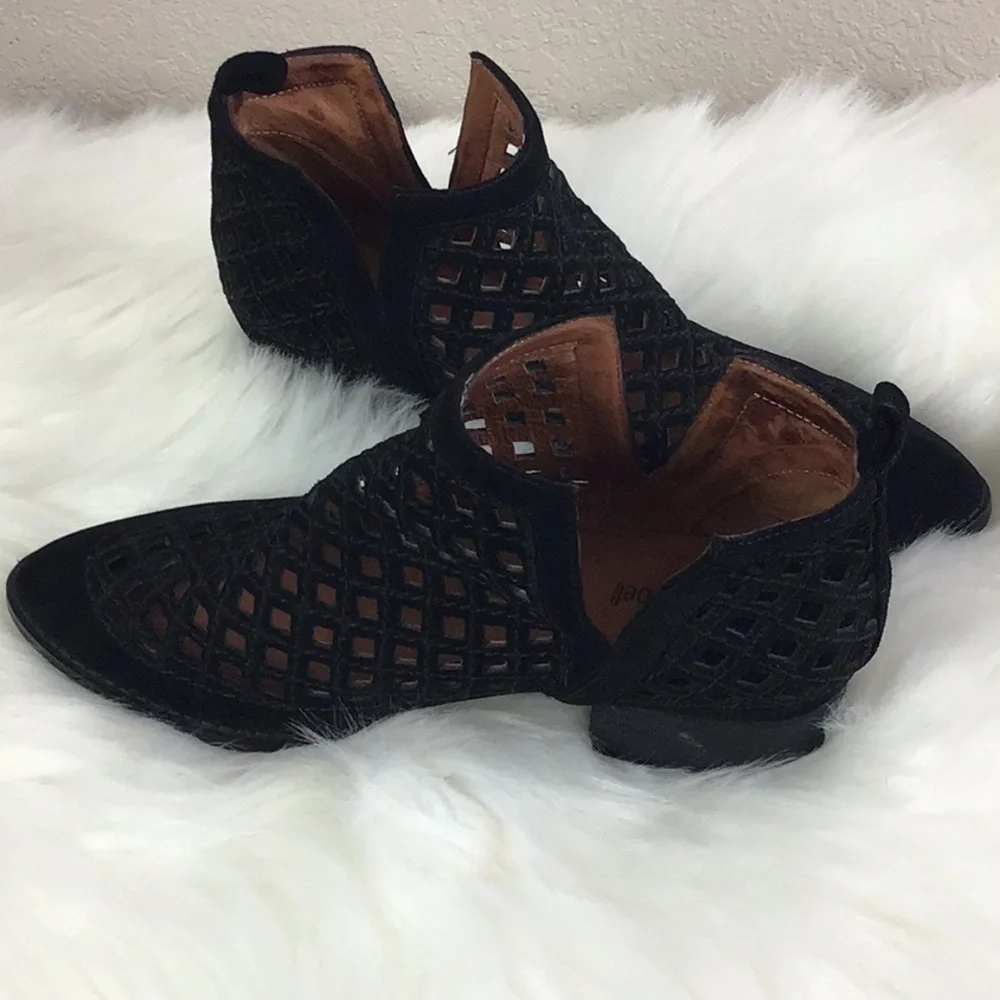 JEFFREY Campbell Size 7 Taggart Booties Black Suede Lasercut Uppers Slip On - Picture 5 of 11